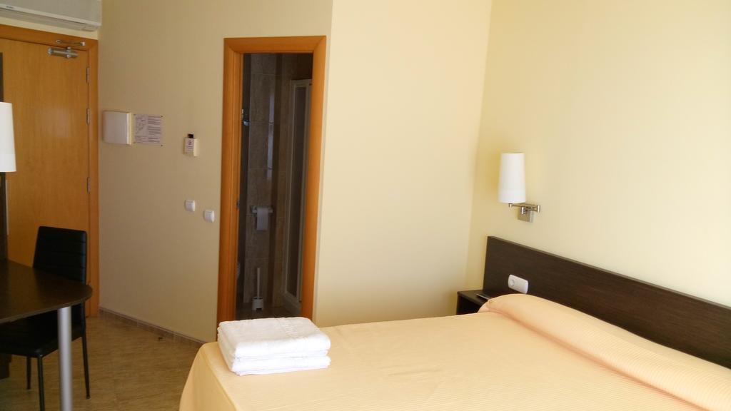 Hostal Sant Sadurni Sant Sadurni d'Anoia Exterior photo