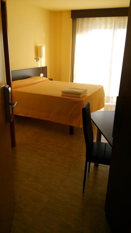 Hostal Sant Sadurni Sant Sadurni d'Anoia Exterior photo